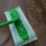 Swiffer mit Haaren und Staub