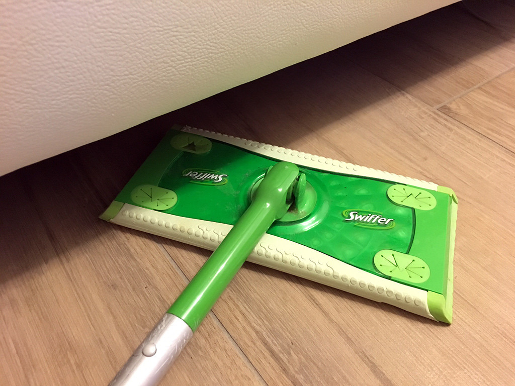 Der Swiffer Bodenwischer im Einsatz